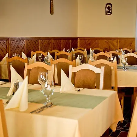 Inn Pazonyi Fogado Es Etterem 3*