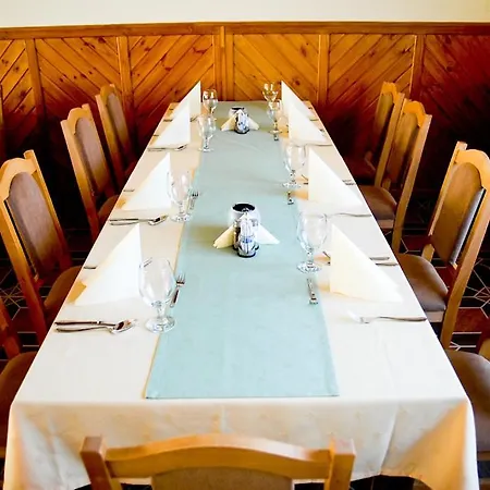 Pazonyi Fogado Es Etterem Inn
